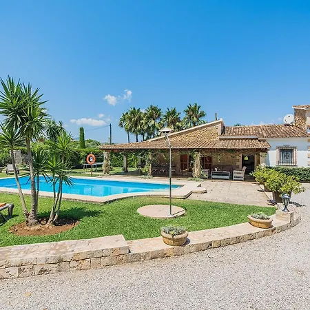 Can Barretas Villa *