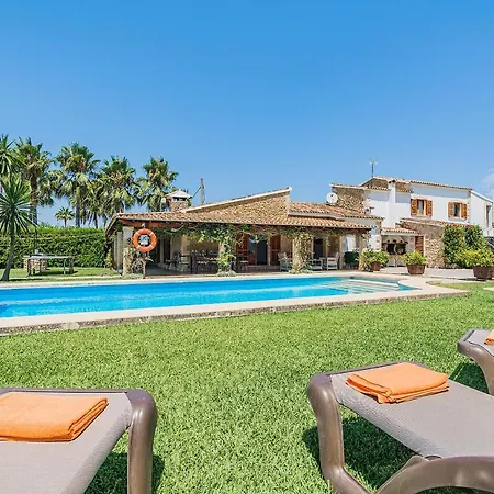 Villa Can Barretas *