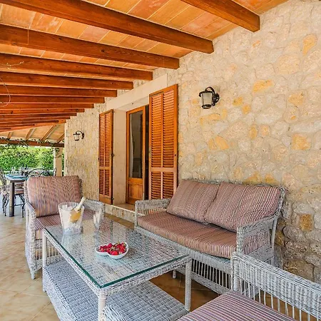 Can Barretas Villa *